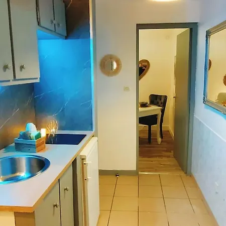 Maisonnette Parking Moto Au Cœur Des Sables