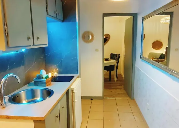 Maisonnette Parking Moto Au Coeur Des Sables